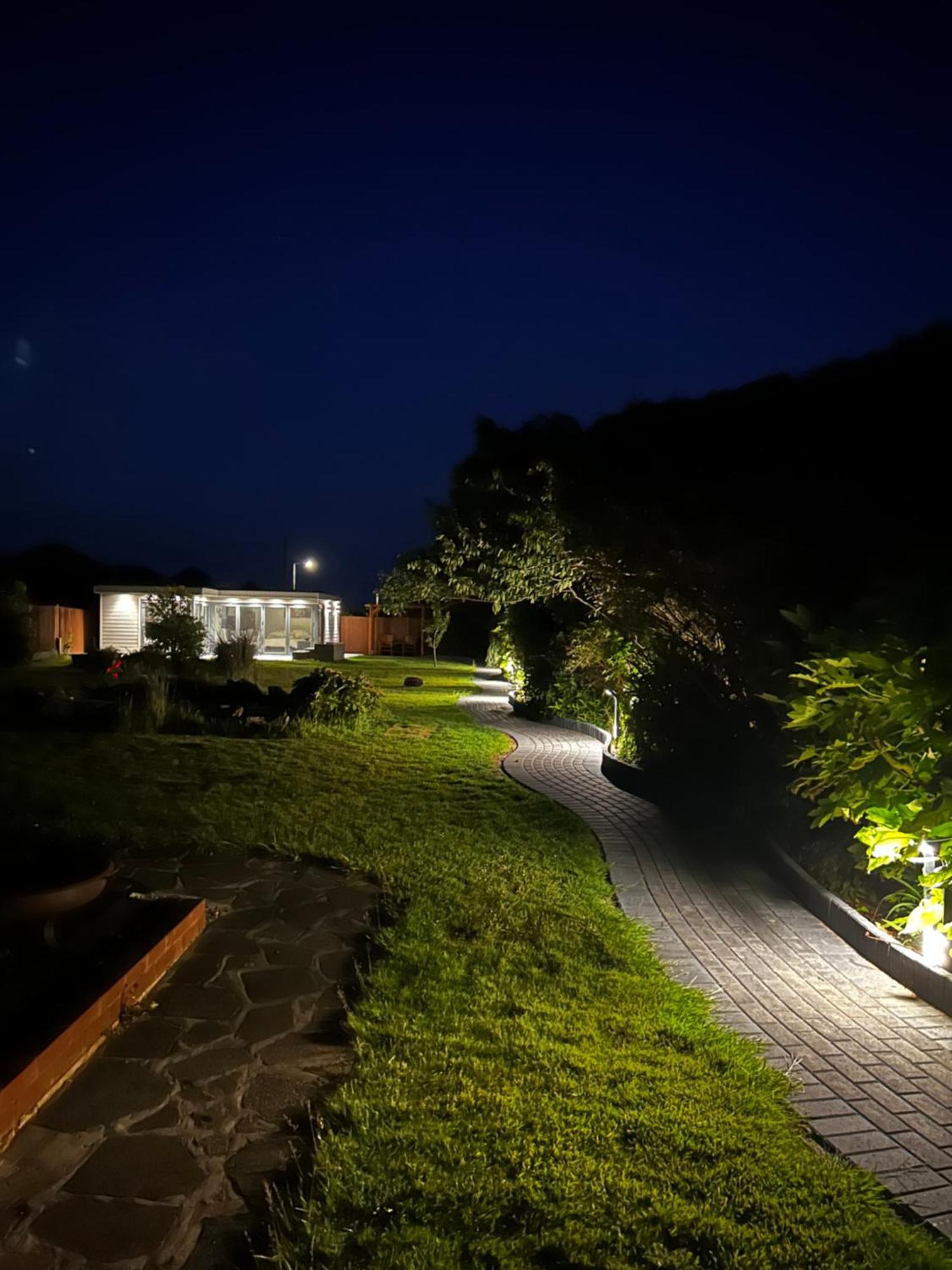 Whispering Waves Guest House, Brighton-8 Mins, Guests 4, Near Beachfront, Free Parking Wifi And Kitchen Peacehaven Exterior foto